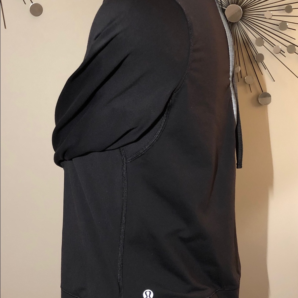 Lululemon long sleeve pullover top, size 6 - Picture 3 of 3